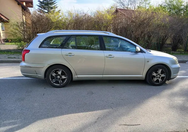 toyota avensis Toyota Avensis cena 11000 przebieg: 263000, rok produkcji 2004 z Rzeszów